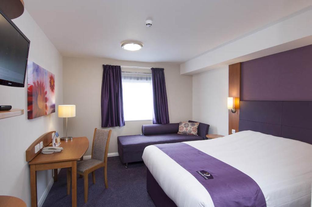Premier London Heathrow Terminal 5 Hotel 3*
